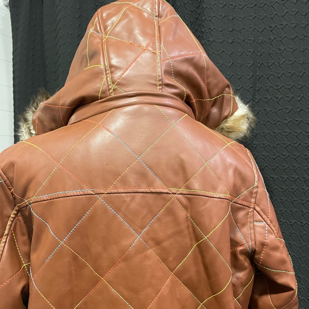 woman’s Jacket - Picture 7 of 8